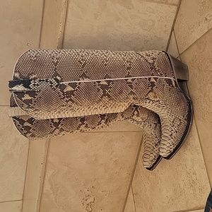 Corral boots like new snakeskin